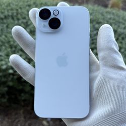 iPhone 15 128 GB Unlocked 90% Battery Health