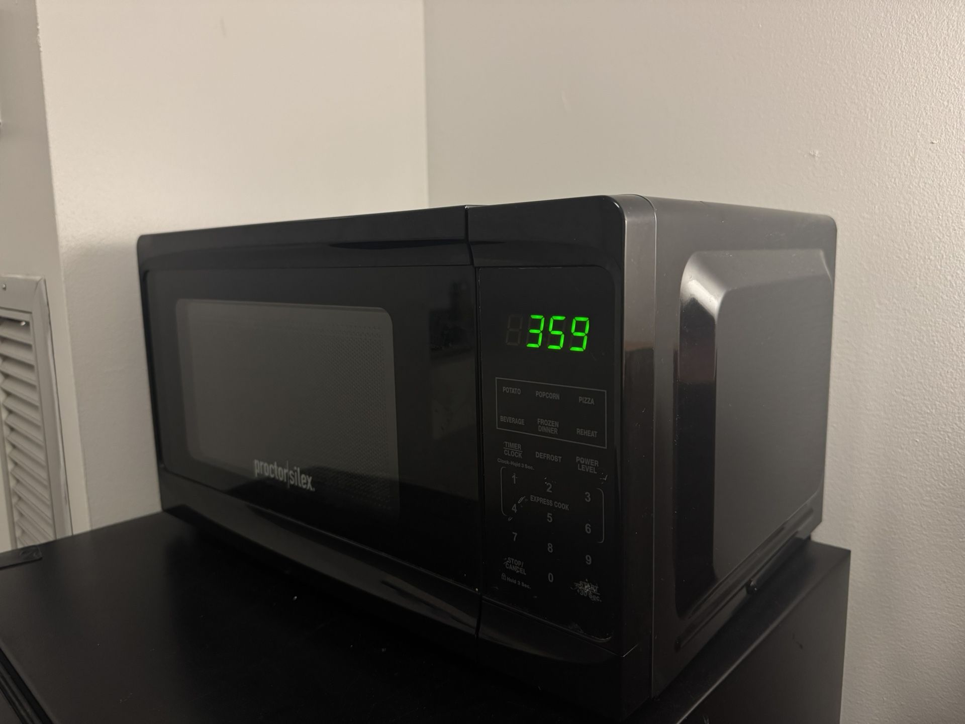 Proctor Silex Black Microwave 