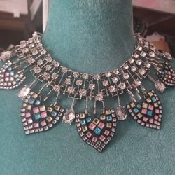 Heart-shaped Statement Necklace 