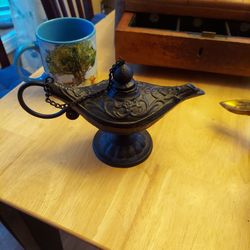 Metal Jeaney Lamp Candle Holder .