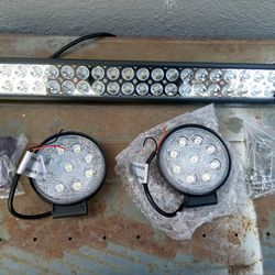 2 LED lights 12vdc