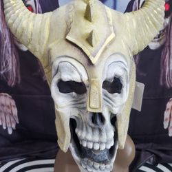 Vintage 1996 RUBIES Skull Horned Warrior Halloween Latex Mask New Haunted House
Here is a new vintage Rubies 1996 skull Horned warrior mask