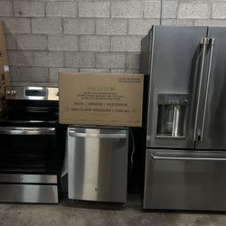 BEAUTIFUL GE STAINLESS STEEL KITCHEN APPLIANCE SET LIKE NEW 