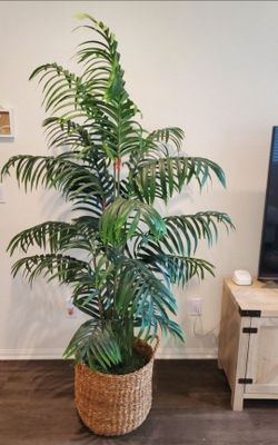 6ft Artifical Areca Palm Tree w/ Woven Basket