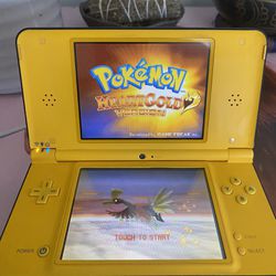 Nintendo DSi XL With 700+ Games Pokémon Heart Gold / Soul Silver Theme