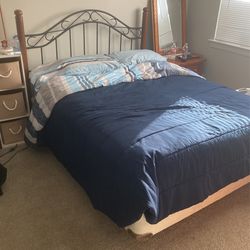Queen Size Bed/Dresser/bedside Table