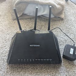 NETGEAR Nighthawk Smart Wi-Fi Router, R6700 - AC1750