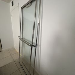 2 Bathtub/Shower glass doors with handles (76”H x29.5”W each)