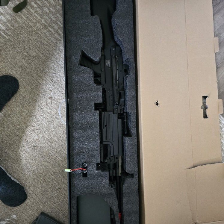 Airsoft M249 Full Metal Eith Accessories