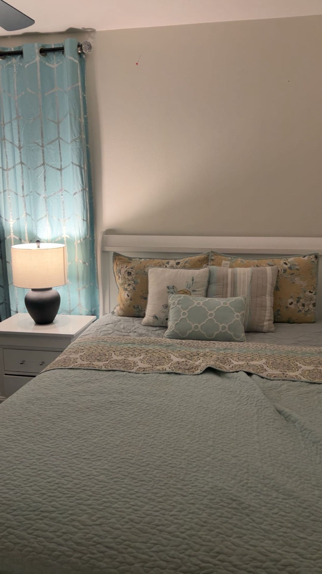 Queen size bed set
