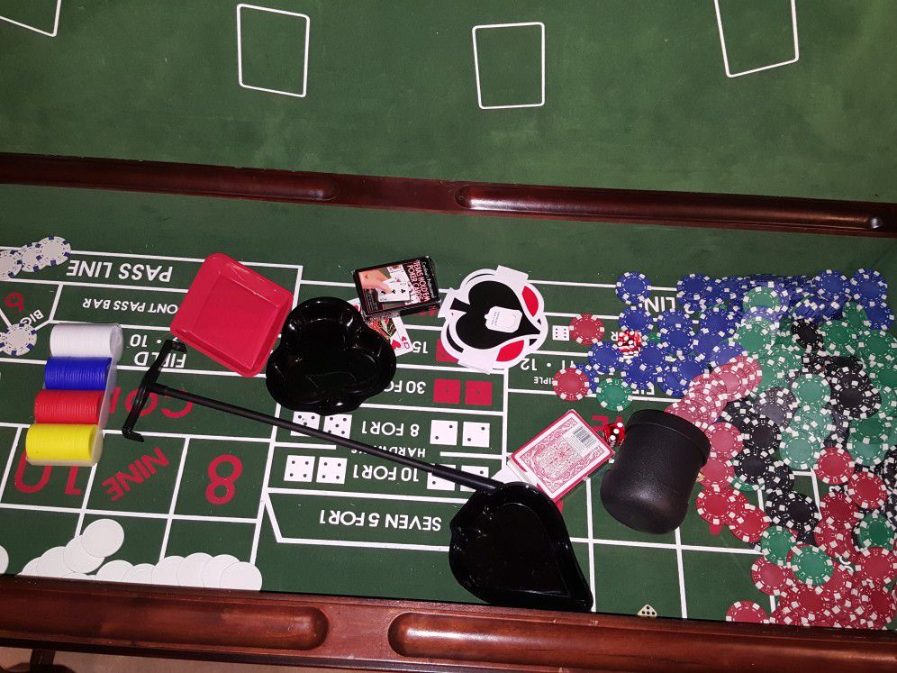 Casino game table