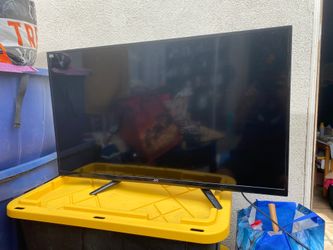 JVC 40 inch TV (Slightly damages screen)