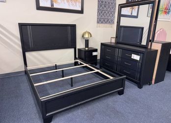Cama Queen Nueva En Tienda, Se Puede Ofertar El Set También A Las Personas Interesadas 