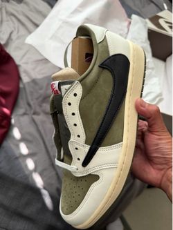 Travis Scott Jordan 1 medium olive size 9.5