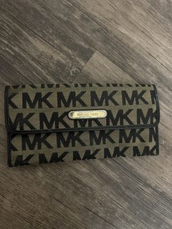 MK  (Michael Kors) Wallet 