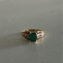 Ring 10k With Esmerald 