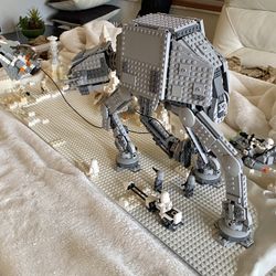 LEGO Star Wars AT-AT 75054 plus Custom Hoth Diorama 