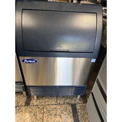 Commercial ICE MAKER 140LBS