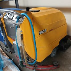 FLOOR SCRUBER MACHINE 