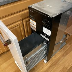 KitchenAid Undercounter Trash Compactor