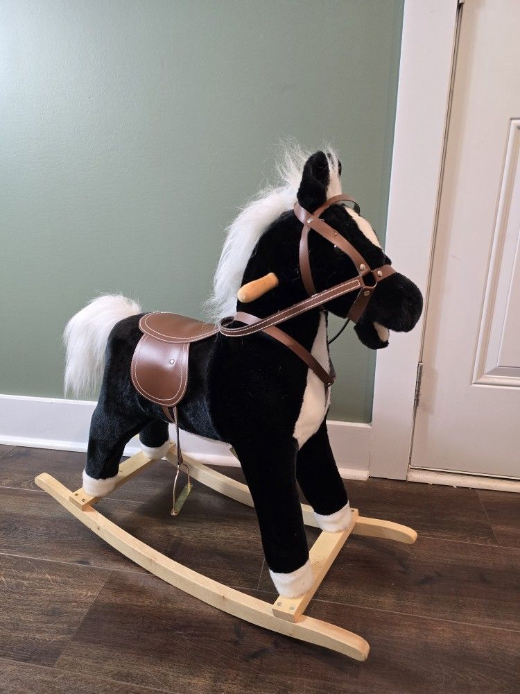 Black and white rocking horse Snout Tail