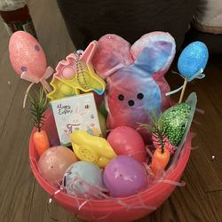 $7 and UP EASTER 🐥BASKETS🐣and STUFFED EGGS for SALE🐣(RARE and NEW)🐥