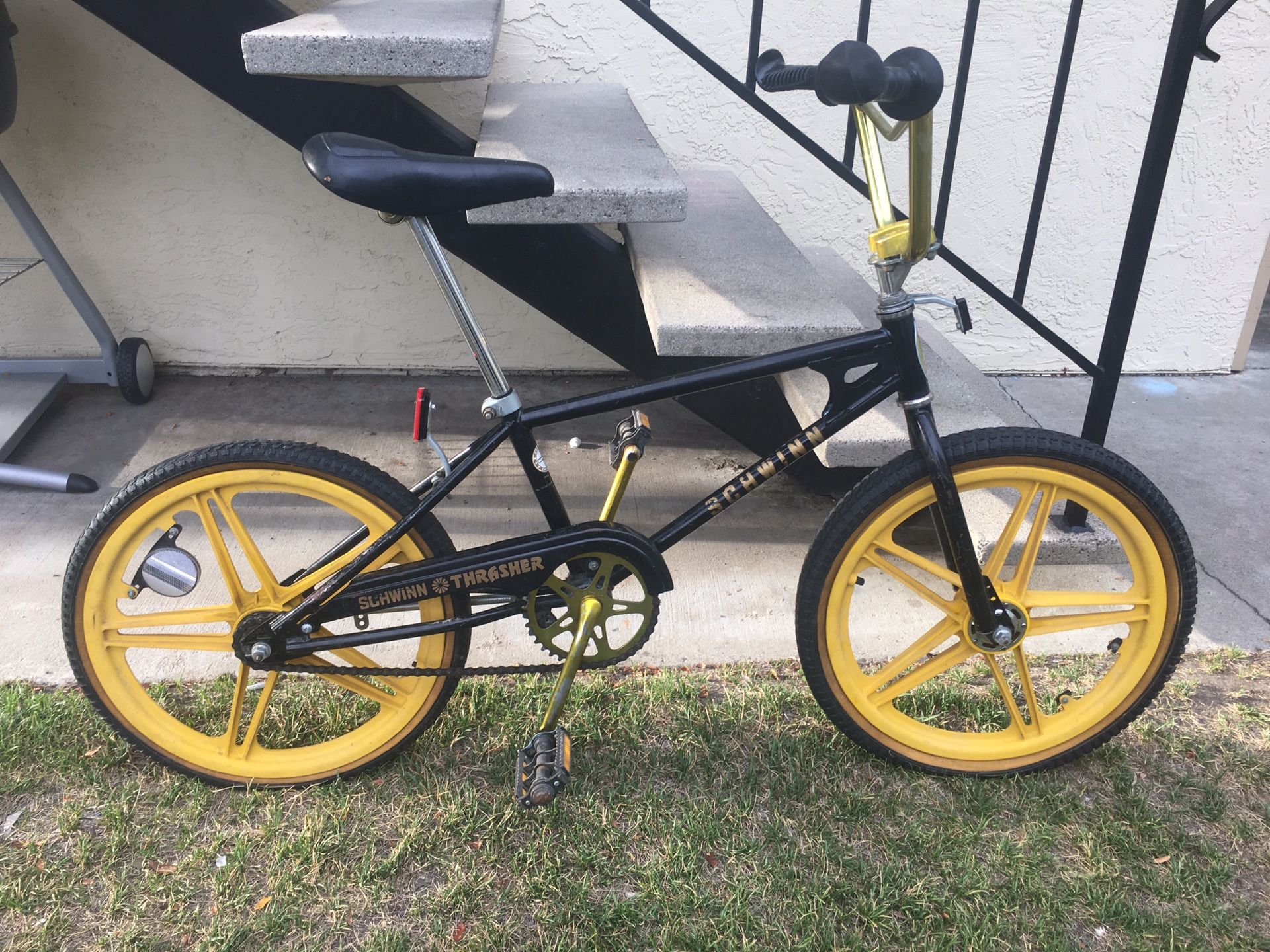 1982 SCHWINN THRASHER BMX BIKE!!! OLD SCHOOL BMX