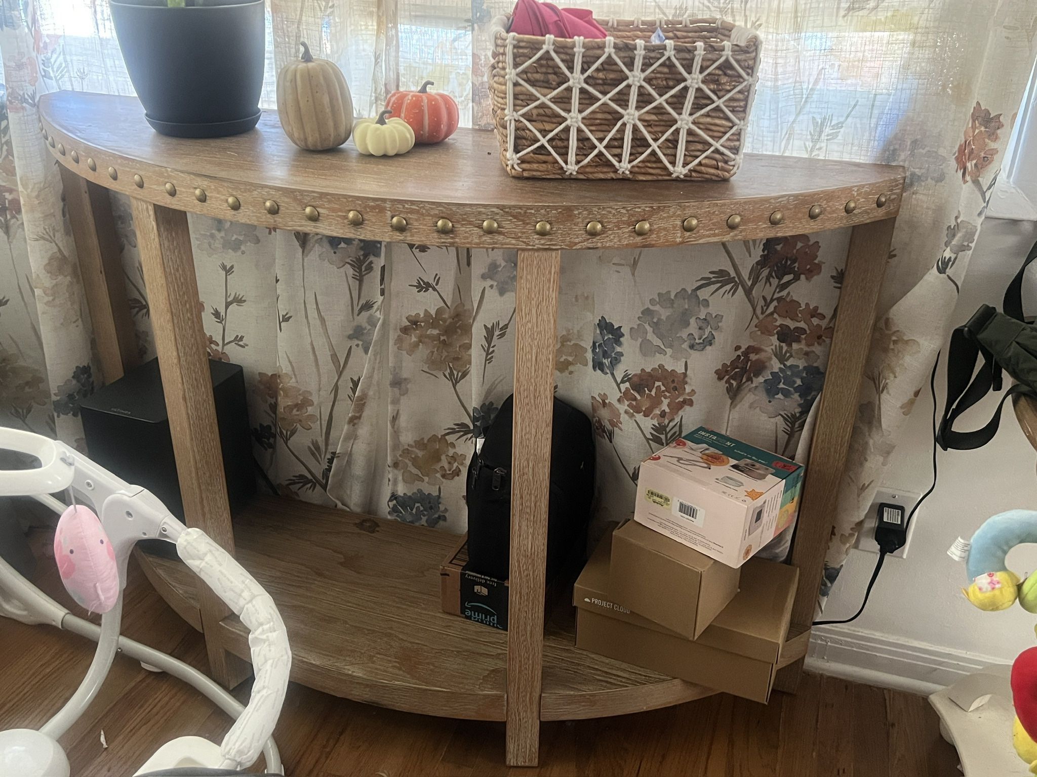 Entry Way Table for Sale in San Fernando, CA - OfferUp