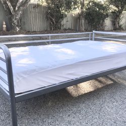 ••••Twin Bed With Mattress ••••