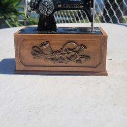 Vtg Mini Singer Sewing Machine Storage Box

