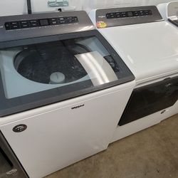 Like New Whirlpool Top Loading Washer With Agitator And Gas Dryer Set 