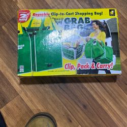 NEW Grab Bag 2 Pack Reusable Clip to Cart Shopping Bag with Pockets by Bulb-Head $10