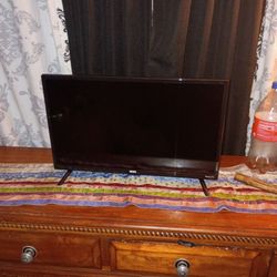 24 Inch Roku Onn TV 