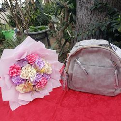 Ramo De Rosas Eternas  Y Mochila