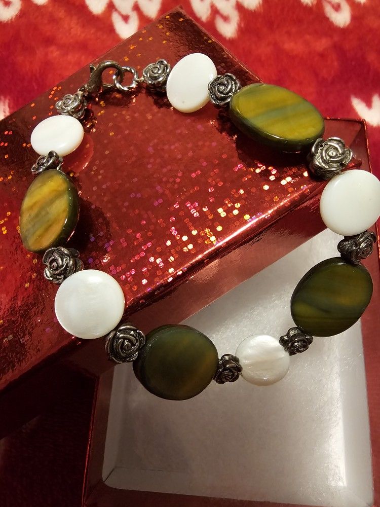 $10.00 - Bracelet, Handcrafted! Gorgeous Rose Accents - With Gift Box - Great Gift Idea