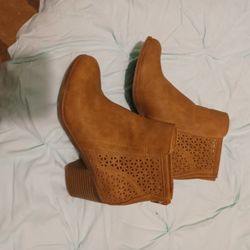 BIG BUDDHA Tan Ankle Booties