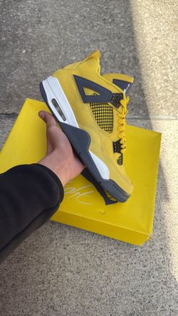 Jordan 4 Lightning / Size 10M