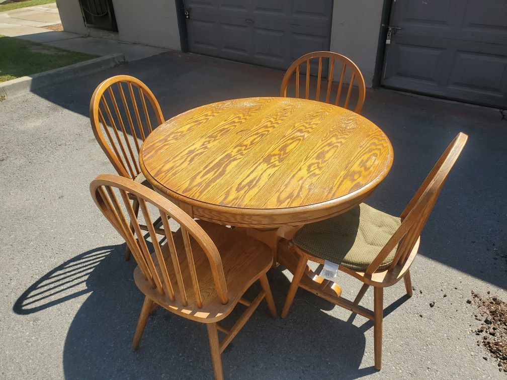 Wood Kitchen Table/Chairs Full Set