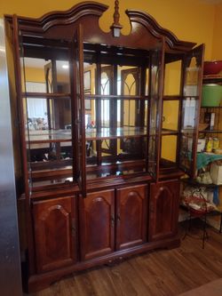 Free cabinet hutch, ready to load, see pics and descriptions