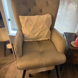 2 Wing Back Gray Chairs W/ Pillow 