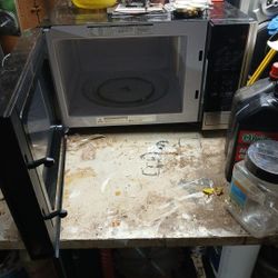 Black Andecker Microwave