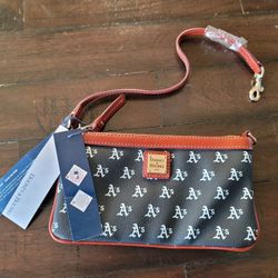 Dooney And Bourke Oakland As Leather Purse  New $120 Pickup In Oakdale 