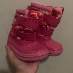 Snow boots