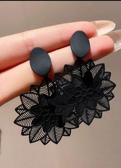 Lace Noir Earrings 