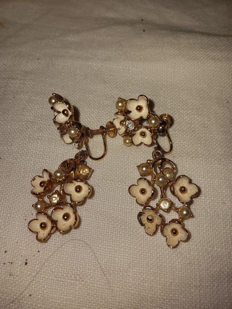 Vintage Ear Rings. Dangley. Screw On Type