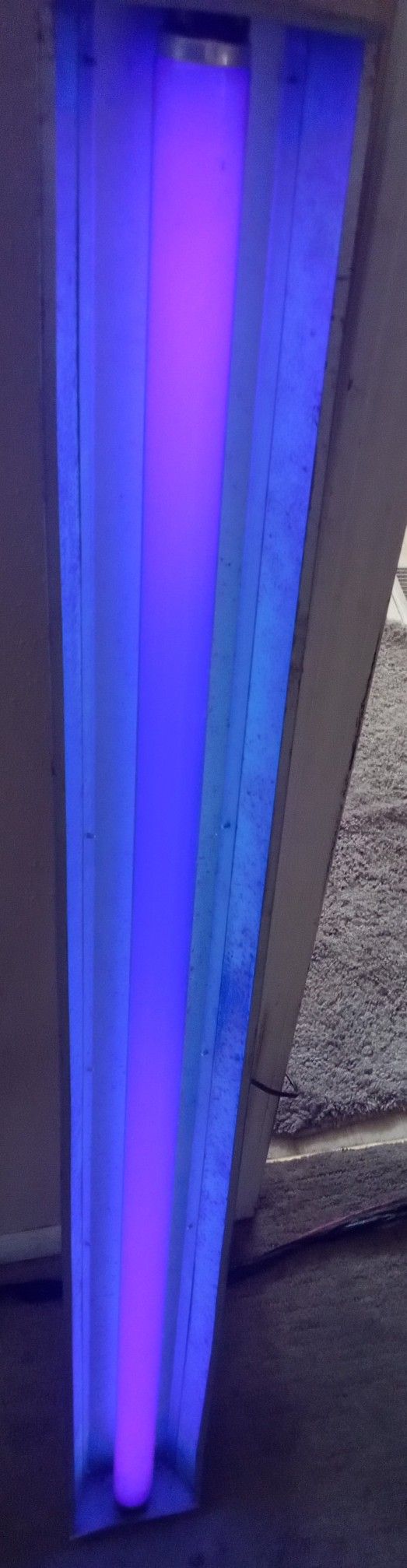 4 Foot Long Blacklight
