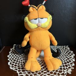  Garfield  Vintage Plush Stuffed Animal With Heart Antenna. 