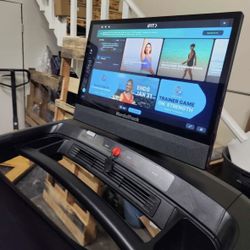 FULLERTON - 2025 Nordictrack Commercial 2450 - 153 miles on the odometer - Display model - 1300$