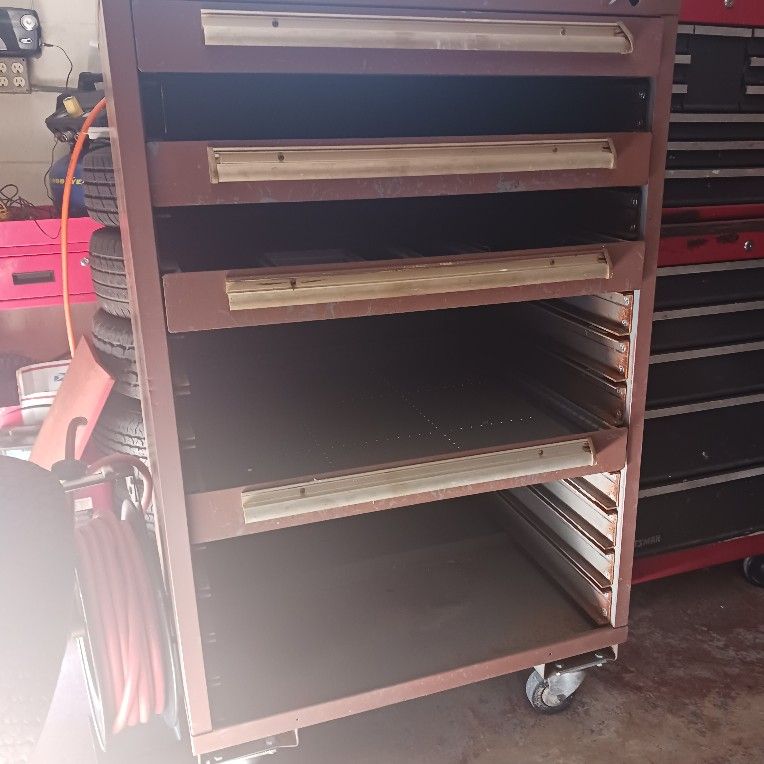TOOLBOX BY EQUIPTO