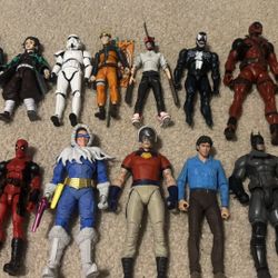 Lot of 15 Action Figures 